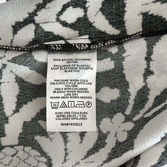 NWT Ann Taylor Loft Black/White Pineapple Flutter Ruffle sleeveless Top Size M - Picture 10 of 11